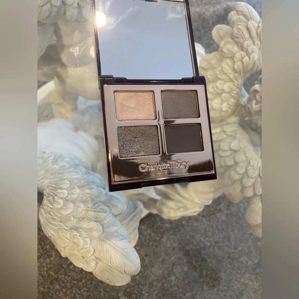 ⭐️ Charlotte Tilbury THE ROCK CHICK 
LUXURY PALETTE eyeshadow AUTHENTIC (M260) - Picture 7 of 8